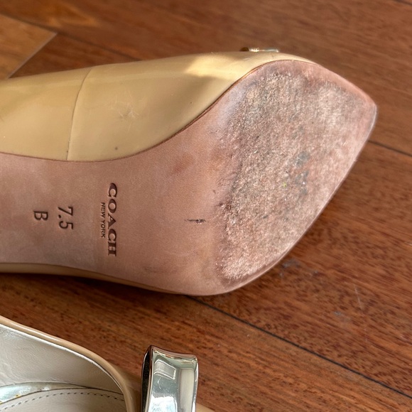 СOACH Women Nude Patent Leather With Silver Bow Heels Pumps Shoes Size 7.5 - Picture 7 of 7